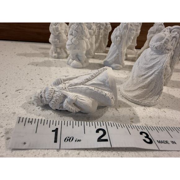Wee Crafts Baker's Dozen Ready to‎ Paint Santa Ceramic Christmas Figurines - Picture 15 of 16